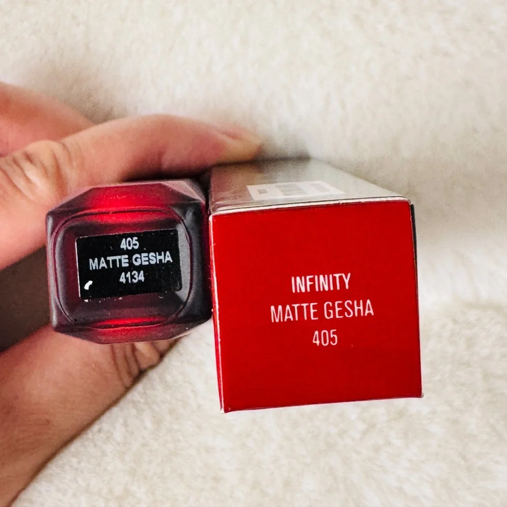 Il Makiage Red Matte Lip Cream - NIB
